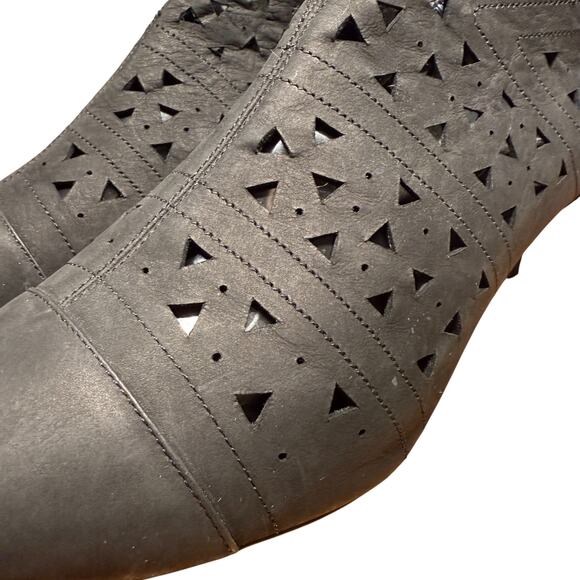 Rockport Total Motion Kalila Women's 10 Black Nubuck Booties Kitten Heel Cut Out - Picture 11 of 15